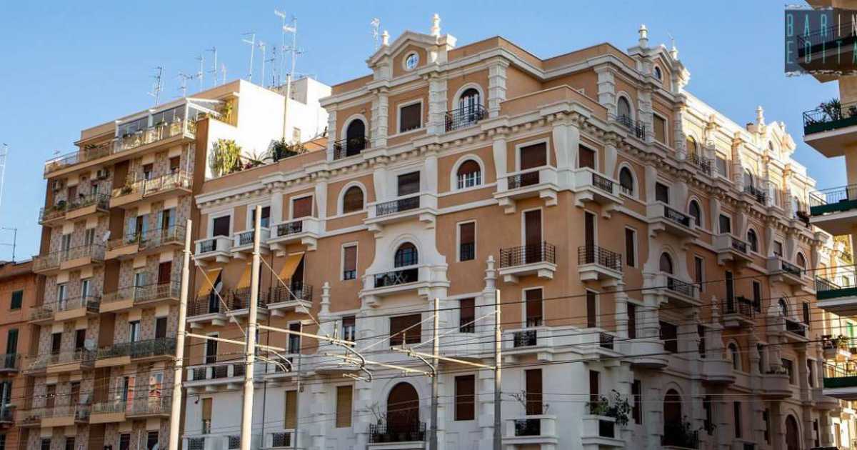 Bari, quel solenne edificio anni 30 nascosto dalla ferrovia: � il "barocco" Palazzo Noli
